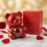 ourson décoratif « rose & bague » — globe floral & emplacement bague (mécanisme cœur)